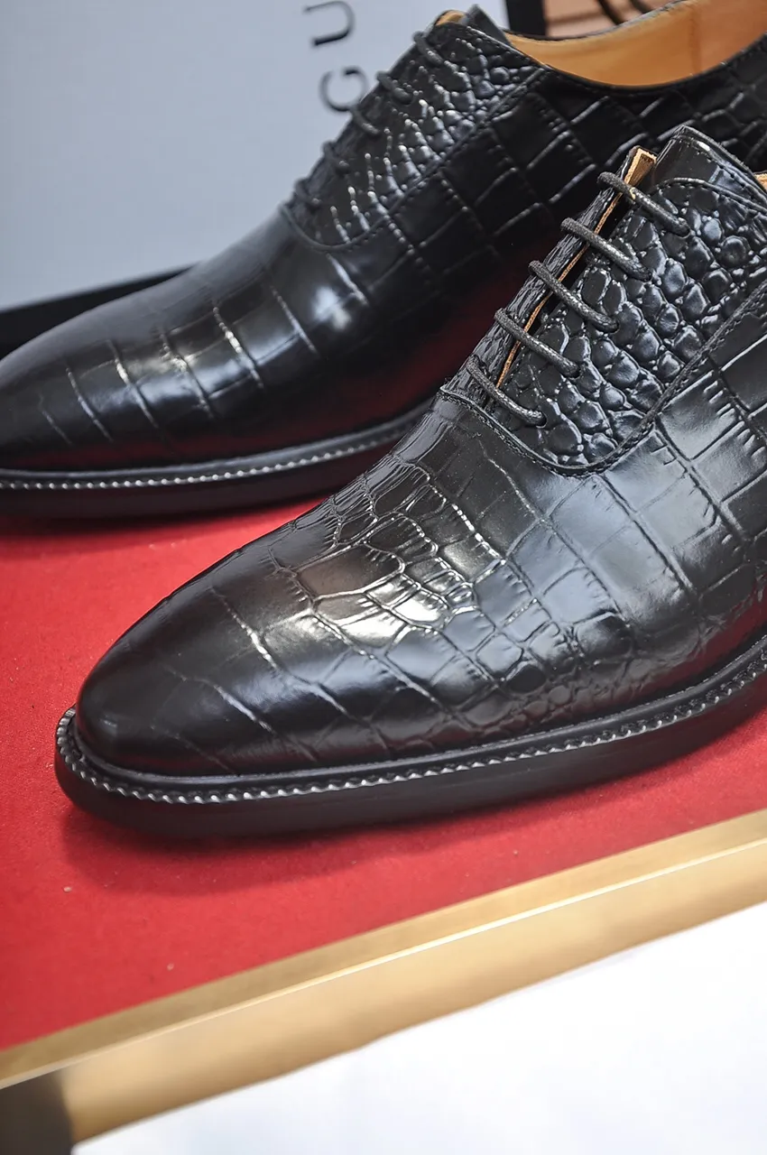 Men's shoes💰540💶Italy's top luxury men's shoe giant (GUCCI) (Gucci) (full cowhide lining) new arrival🍃Original European style🔰 Pleasant to the eye😍In order to make the shoes more durable and non-deformable🌀The production continues to follow traditional methods but there is still no lack of innovation💪Choose original sheepskin for the leather♻️ Smooth and natural And extra bright ⭐Made of imported cowhide, the first choice of rich people 38-45 (45 customized)